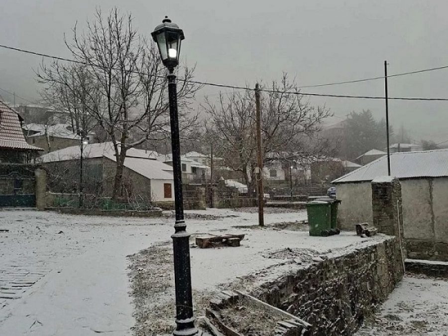 Η Αετομηλίτσα ντύθηκε στα λευκά