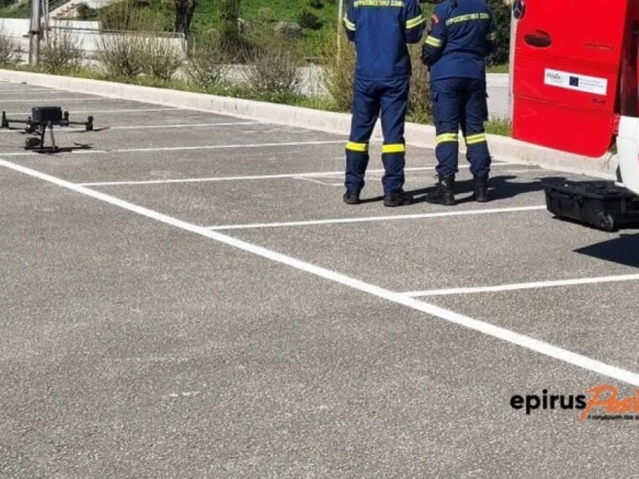 Σαρώνουν τη λίμνη με υπερσύγχρονο drone και βάρκα για την 75χρονη