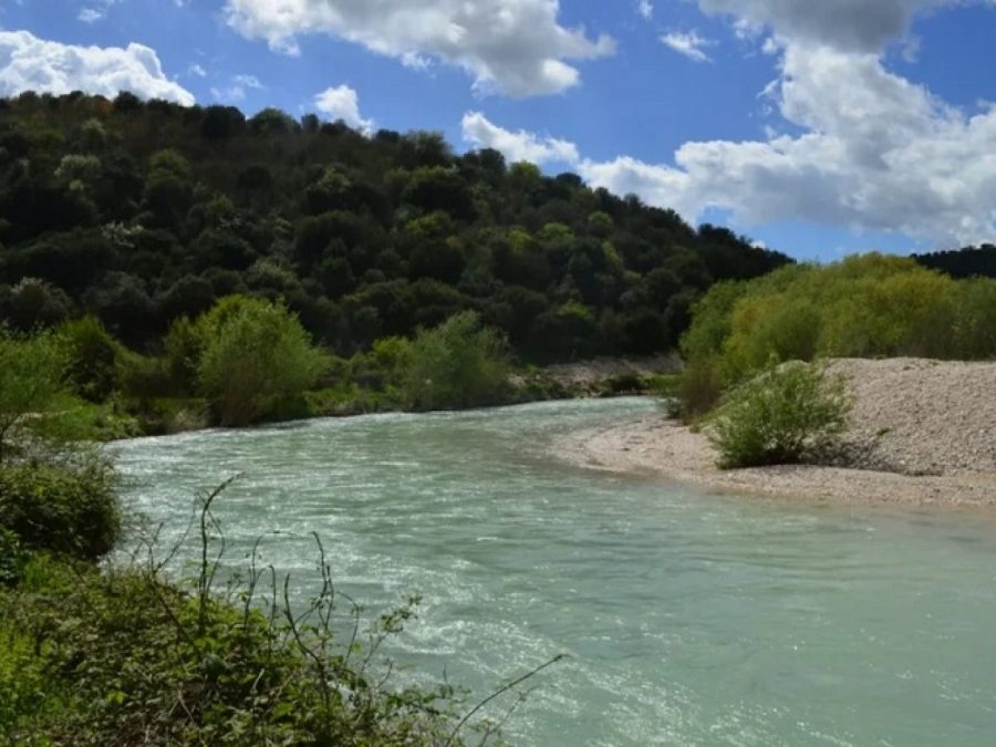 Διασώθηκε 12χρονη που εγκλωβίστηκε στις όχθες του Λούρου