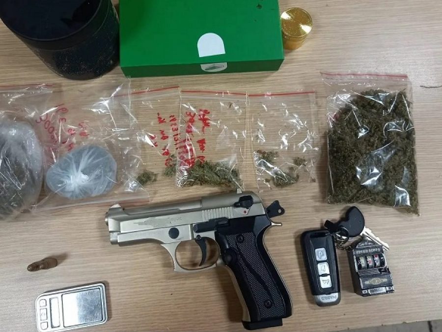 Δύο συλλήψεις για διακίνηση ναρκωτικών και οπλοκατοχή