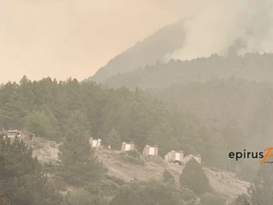 Εικόνες αποκάλυψης στην Κόνιτσα – Η φωτιά καίει ανεξέλεγκτα 