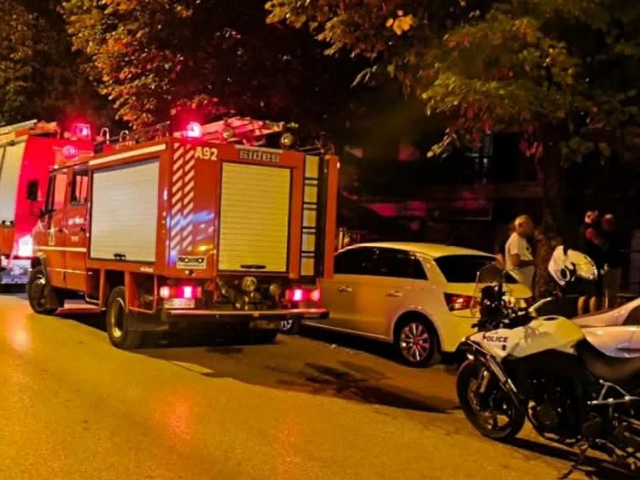 Αναστάτωση στη Δωδώνης από φωτιά σε διαμέρισμα 