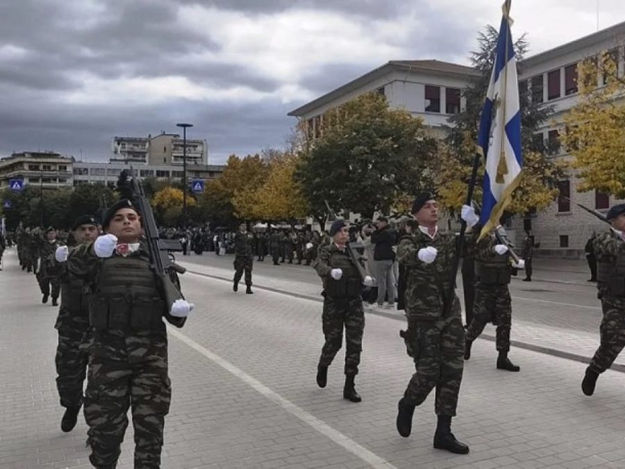 Πλήθος κόσμου στην παρέλαση της 28ης Οκτωβρίου