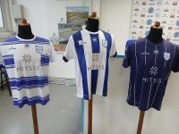 Παρουσιάστηκε η βαριά και με ιστορία φανέλα και με σύνθημα για μεγάλη επιστροφή (pics+video)
